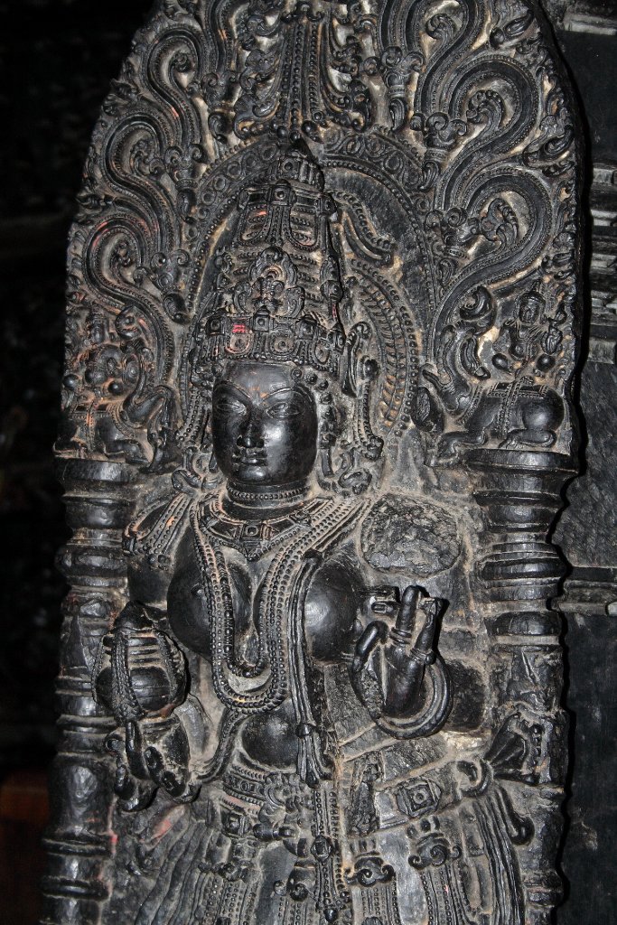 36-Shilabalika (celestial maiden) in Chennakesava Temple.jpg - Shilabalika (celestial maiden) in Chennakesava Temple